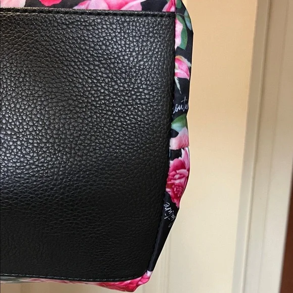 EUC Juicy Couture Sport Yourself overnight weekender duffle bag blk with roses - Picture 5 of 16